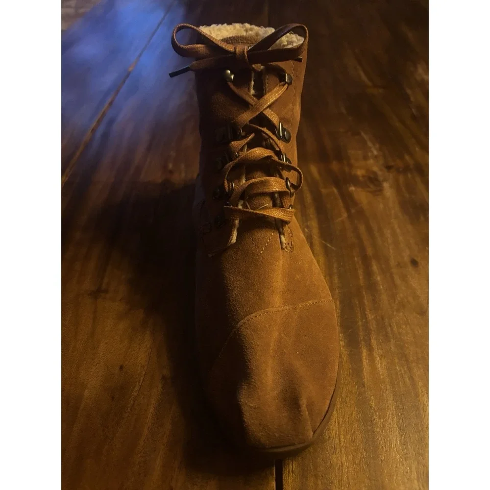 Tom's Alpine Suede Tan Boots With Cozy Fleece Lining Women's 11 Wide